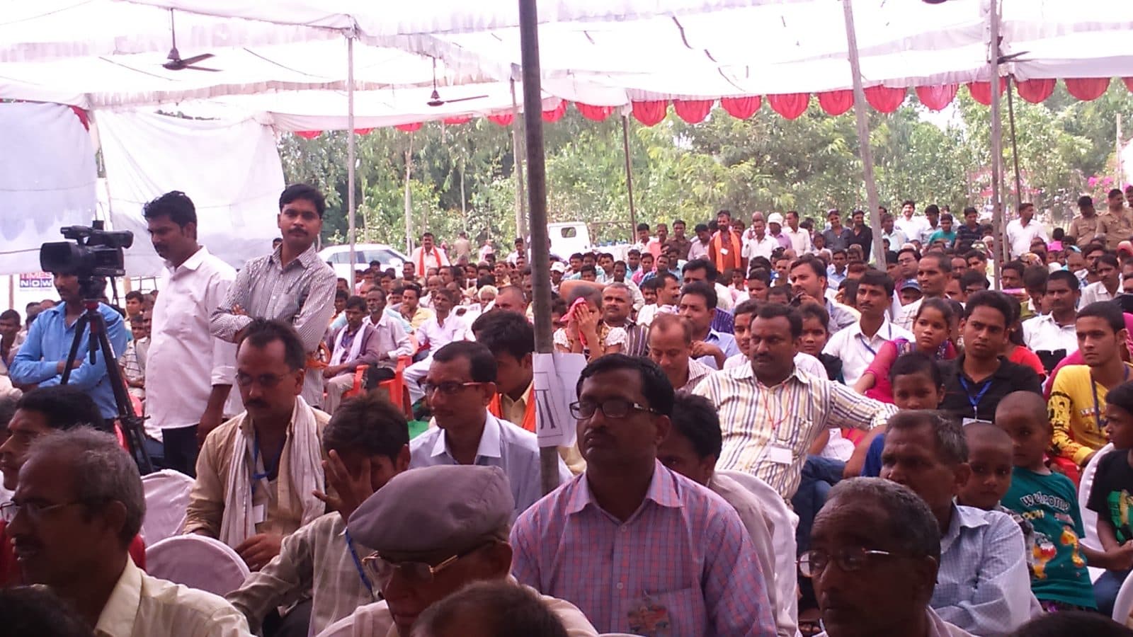 Villagers at the Amethi distribution camp, September 2015